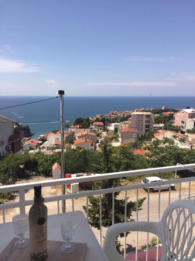 Em * Ulcinj
